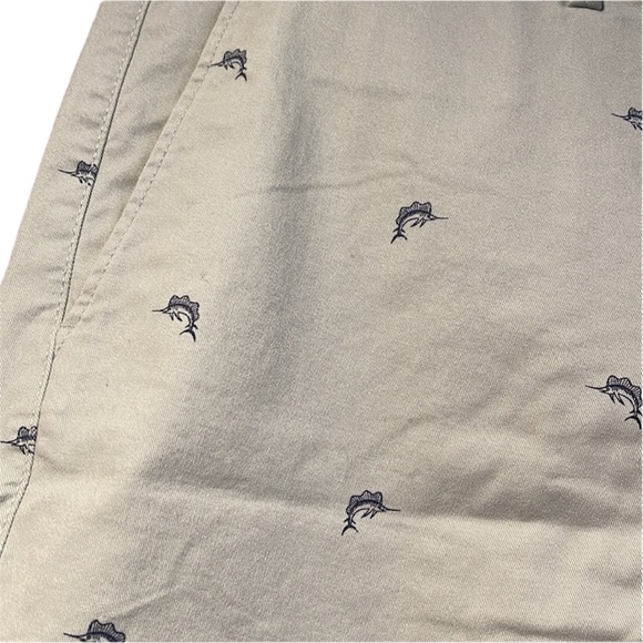 GAP Essential Khaki 10” Flat Front Khaki Chino Swordfish Designs 🆕 NWOT Sz 35 - Picture 2 of 9